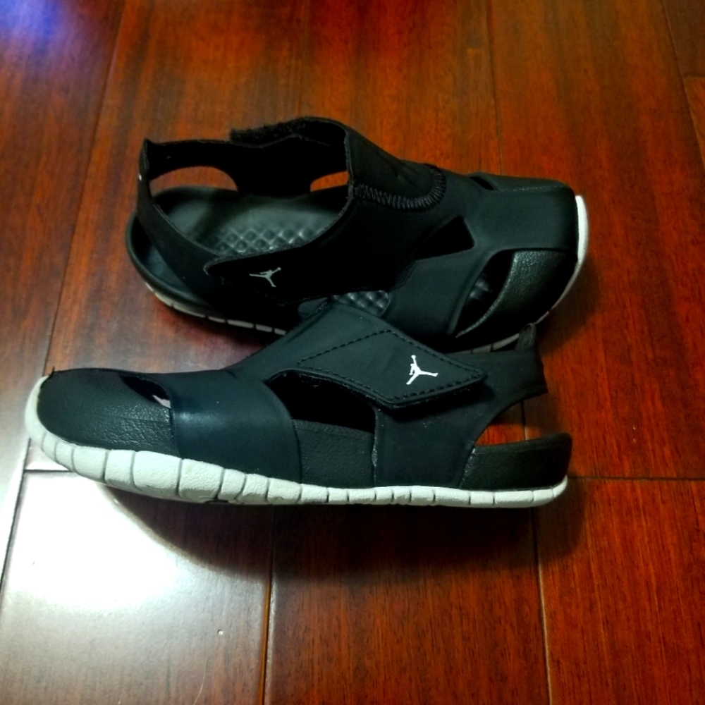 Jordan's  sandals